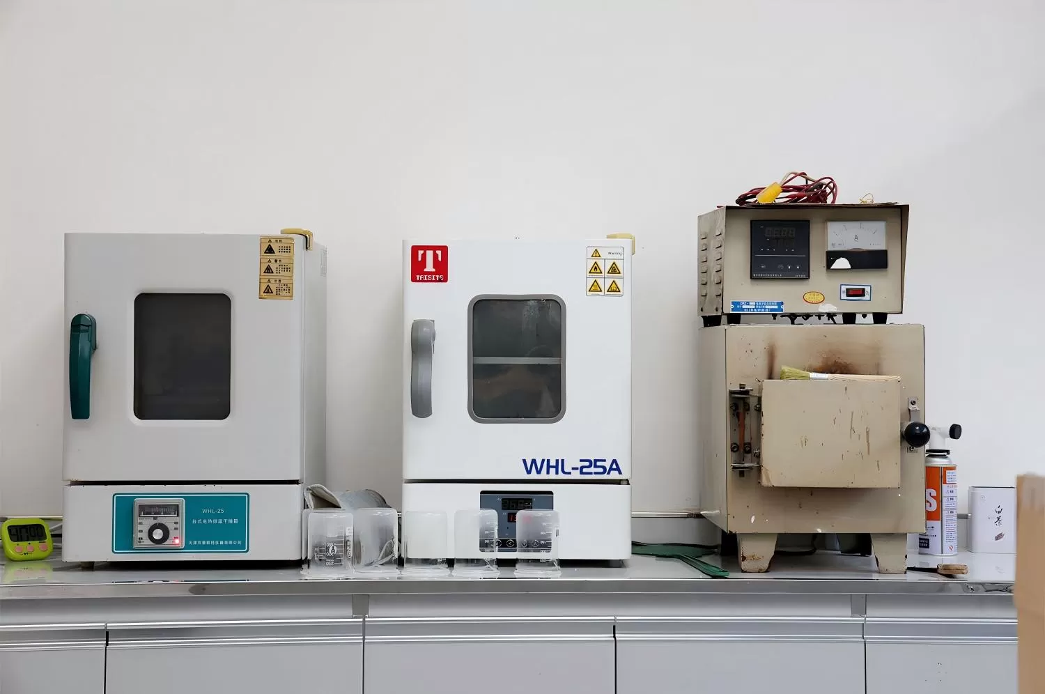 Alat Penguji Kadar Abu dan Air di Laboratorium HPMC Celix.jpg Alat Penguji Kadar Abu dan Air di Laboratorium HPMC Celix.jpg